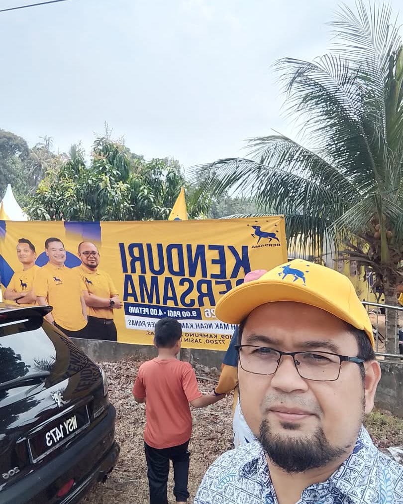 Foto di hadapan kain rentang Kenduri BERSAMA di lokasi program.