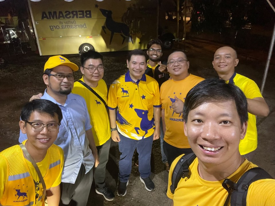 Foto berkumpulan bersama pasukan BERSAMA pada malam Ceramah Trak Kancil di Bemban.